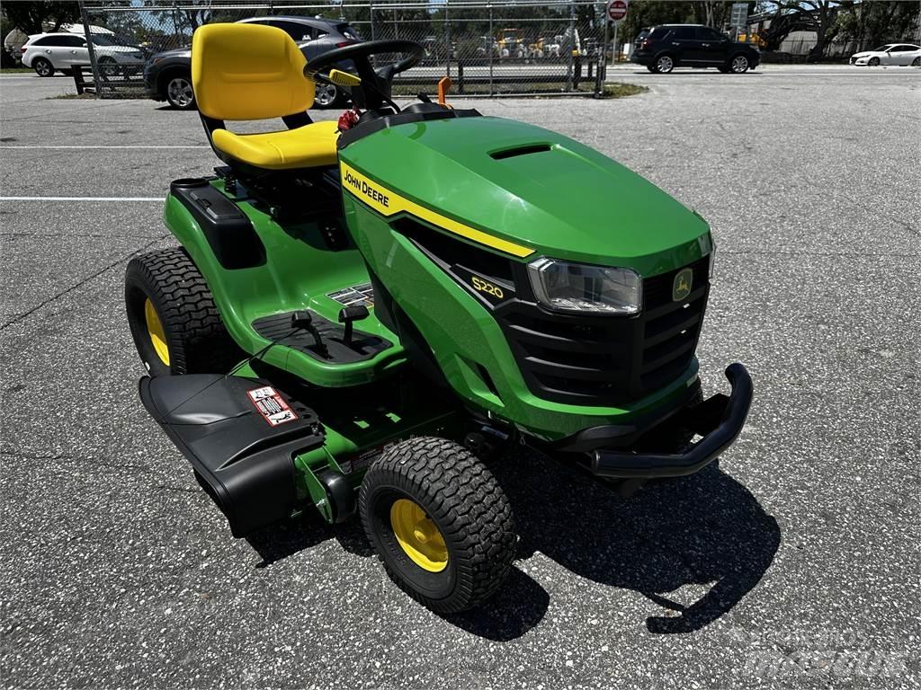 John Deere S220 Traktorklippere