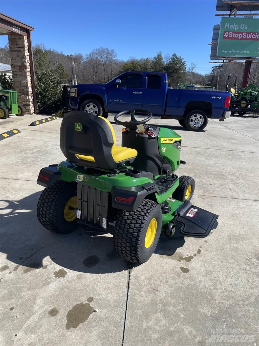 John Deere S240 Kompakte traktorer