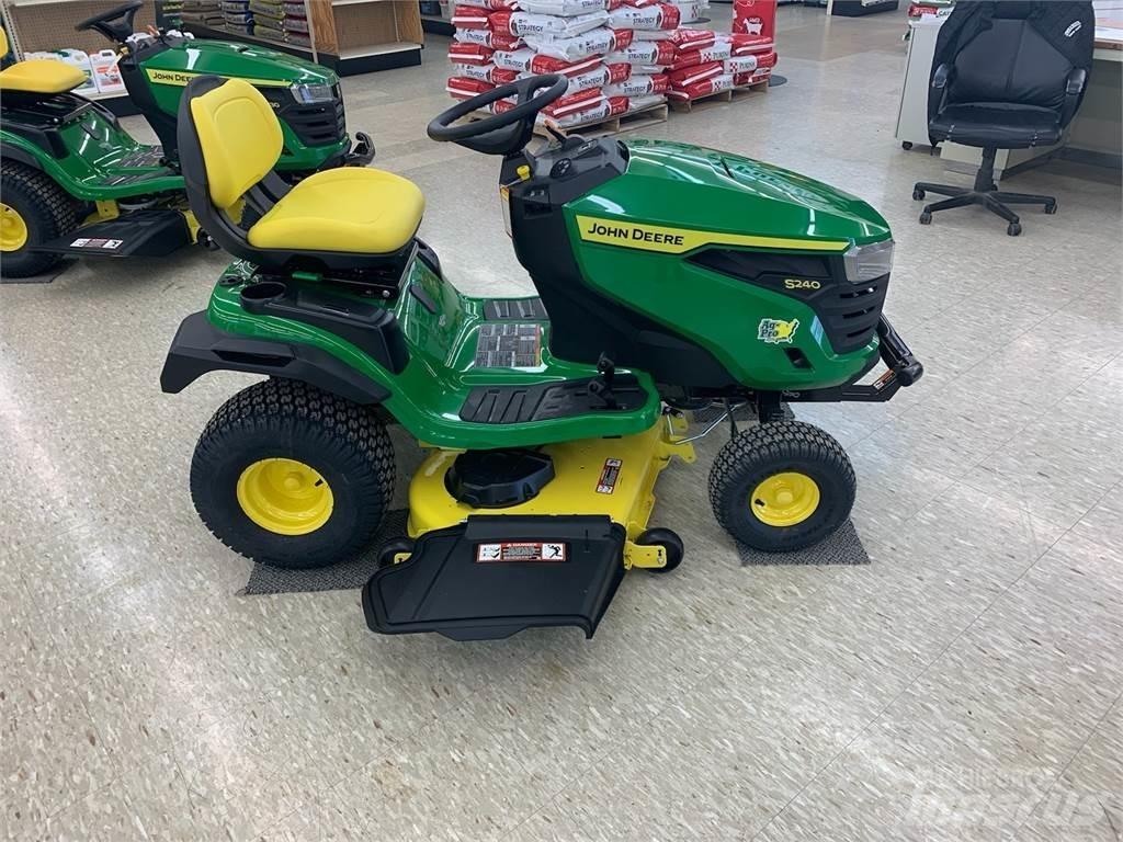 John Deere S240 Kompakte traktorer