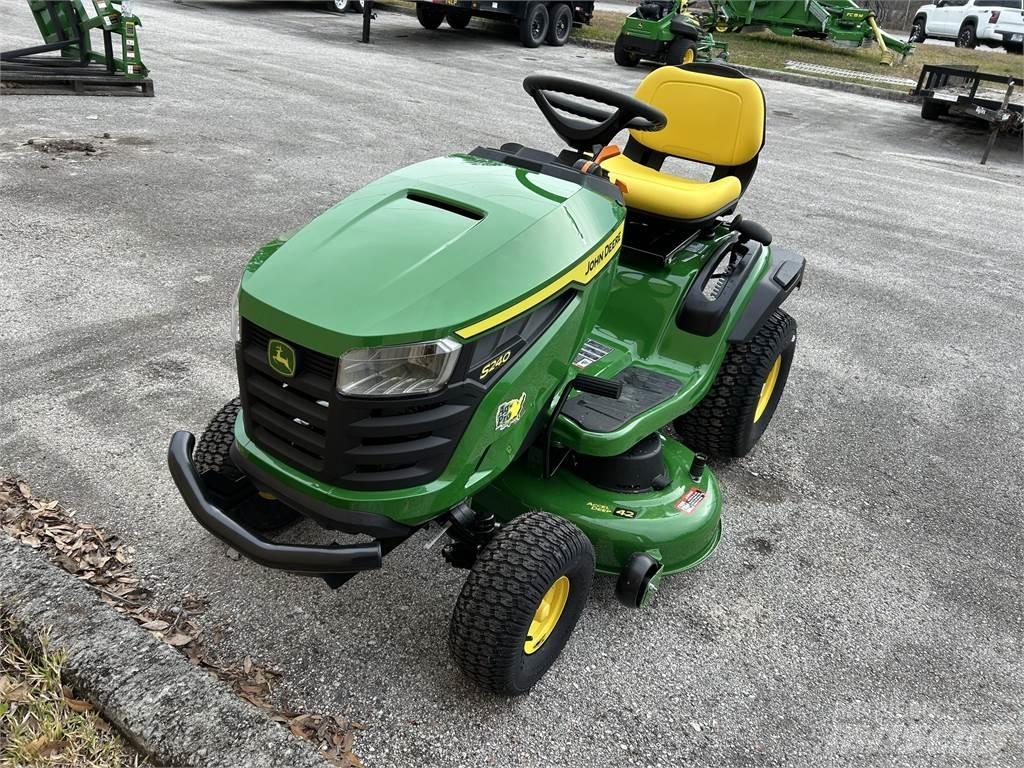 John Deere S240 Kompakte traktorer