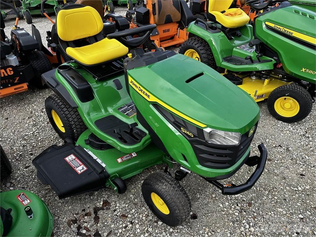 John Deere S240 Kompakte traktorer