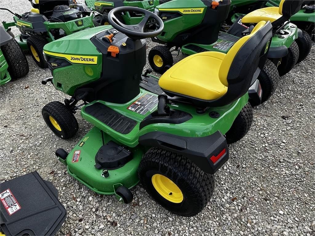 John Deere S240 Kompakte traktorer