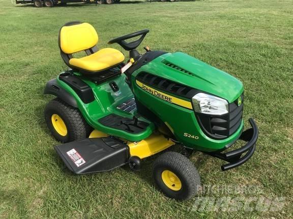 John Deere S240 Kompakte traktorer