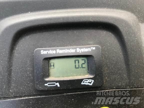 John Deere S240 Kompakte traktorer