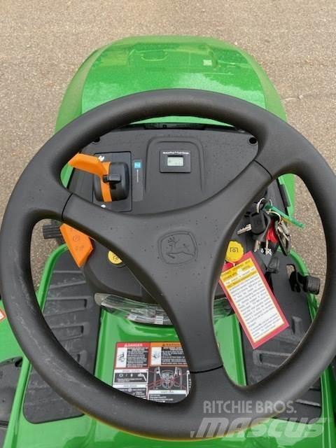 John Deere S240 Kompakte traktorer