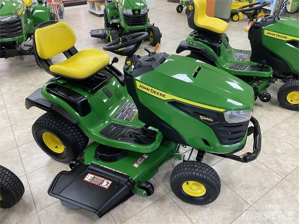 John Deere S240 Kompakte traktorer