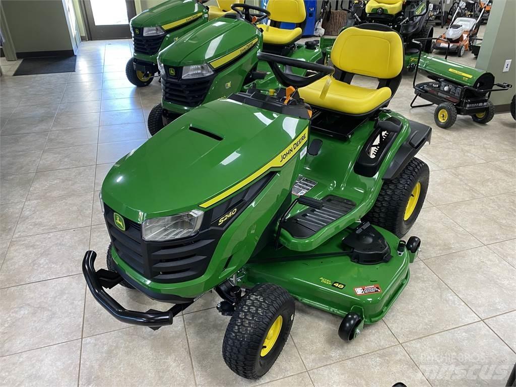 John Deere S240 Kompakte traktorer