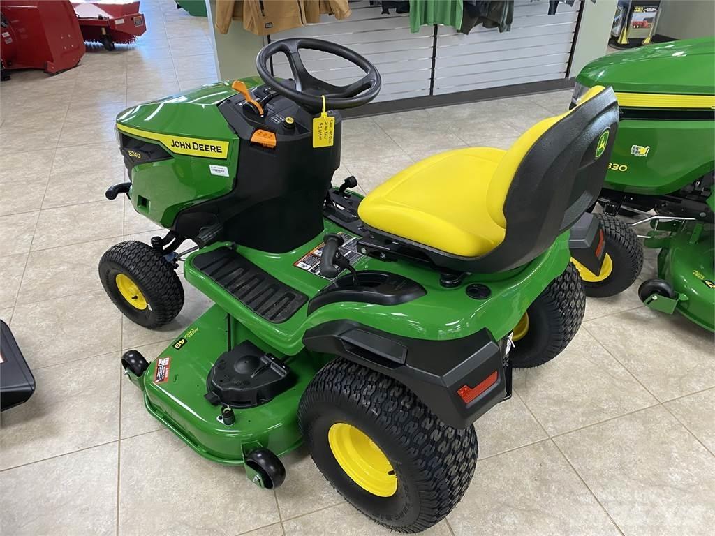 John Deere S240 Kompakte traktorer