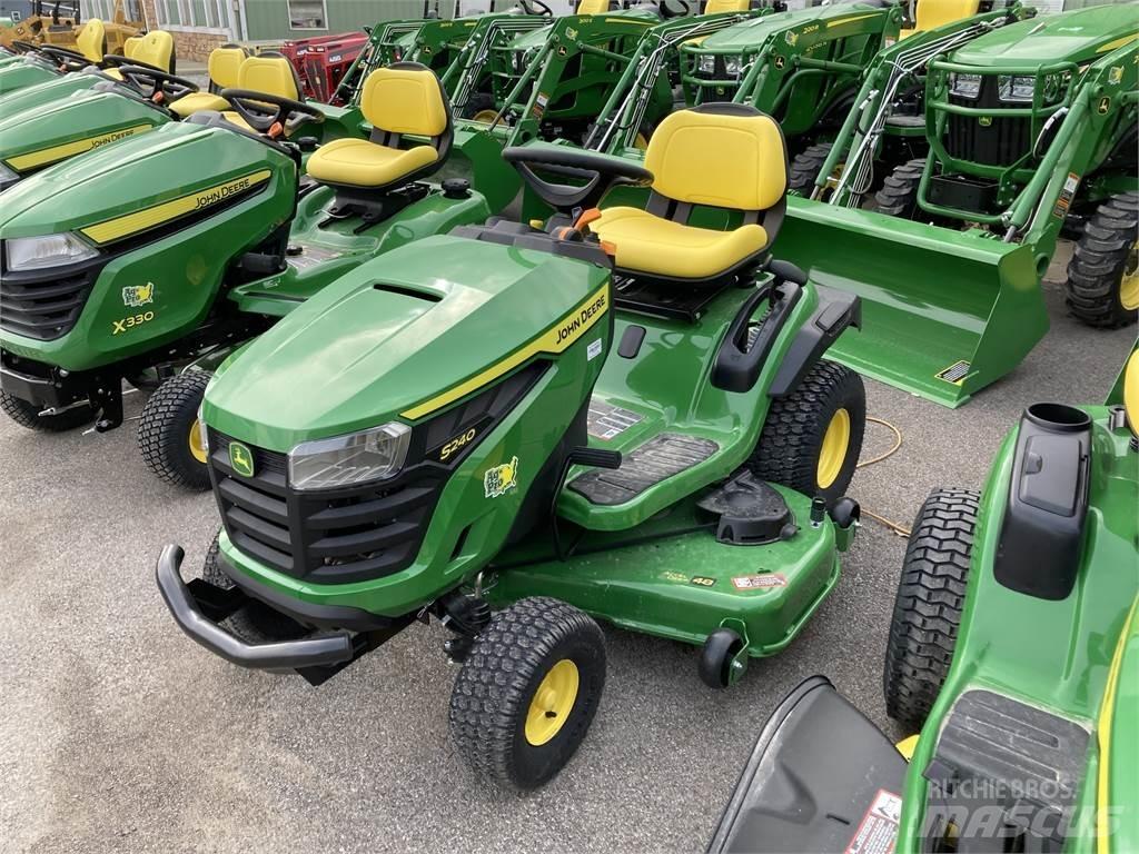 John Deere S240 Kompakte traktorer