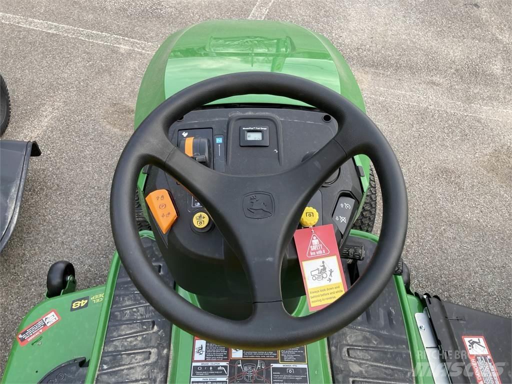 John Deere S240 Kompakte traktorer