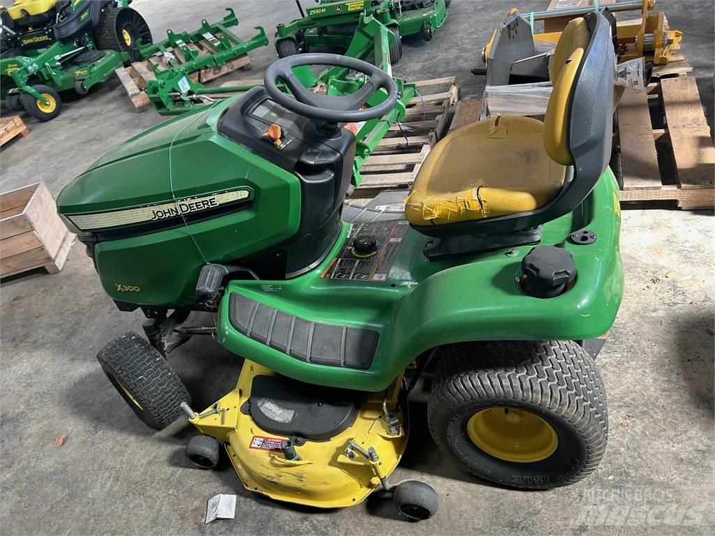 John Deere X300 Traktorklippere