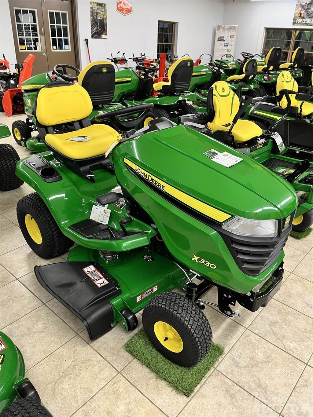 John Deere X330 Kompakte traktorer