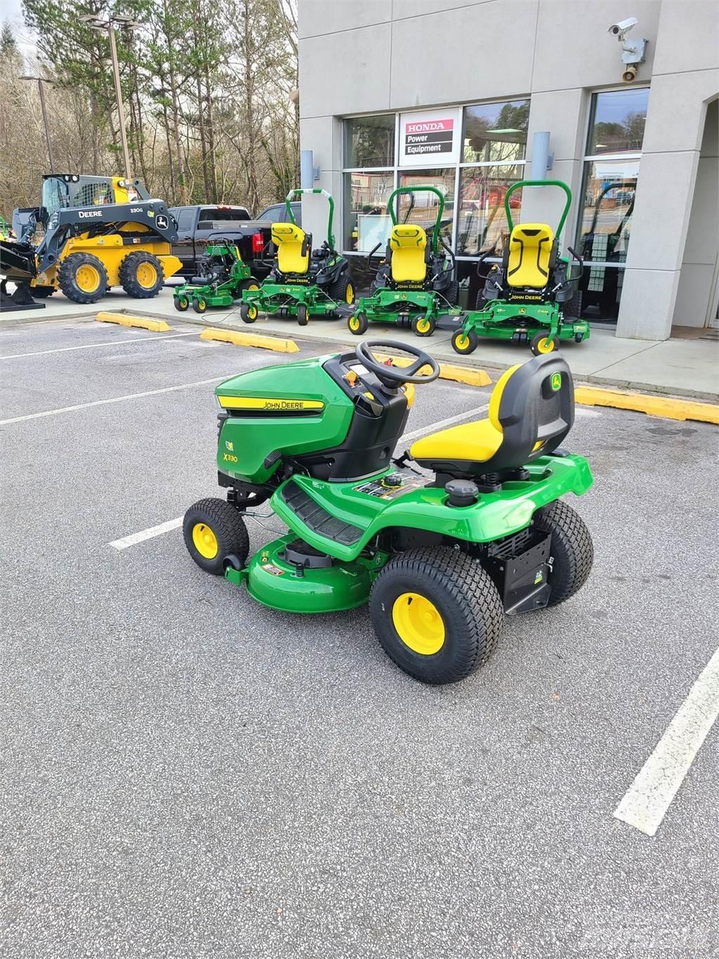 John Deere X330 Kompakte traktorer
