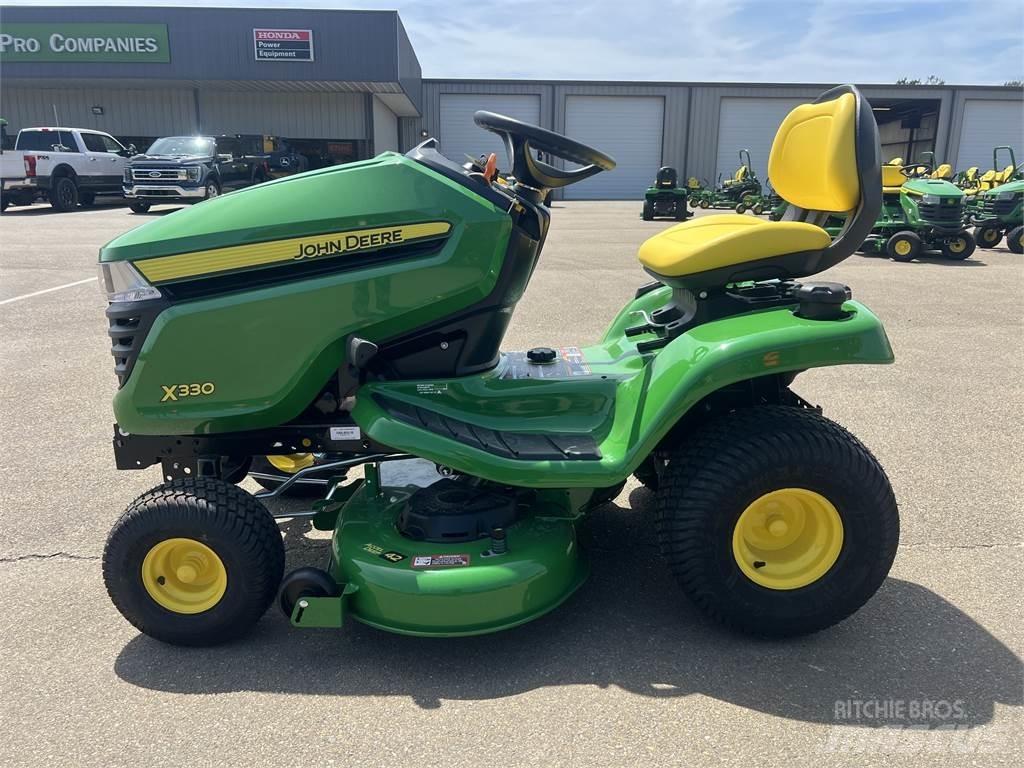 John Deere X330 Kompakte traktorer