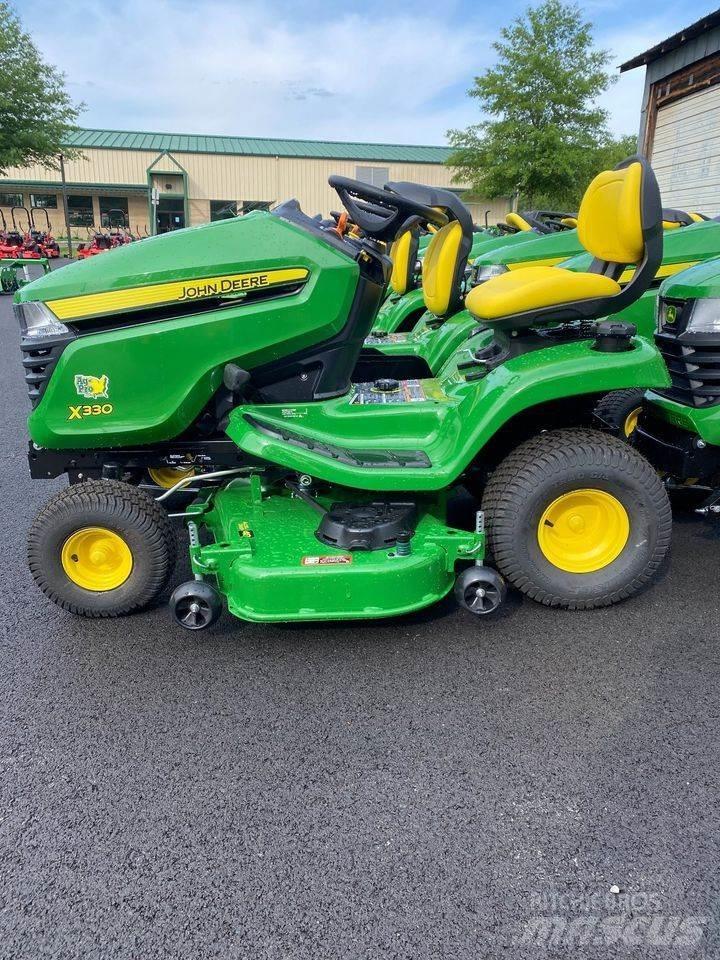 John Deere X330 Kompakte traktorer