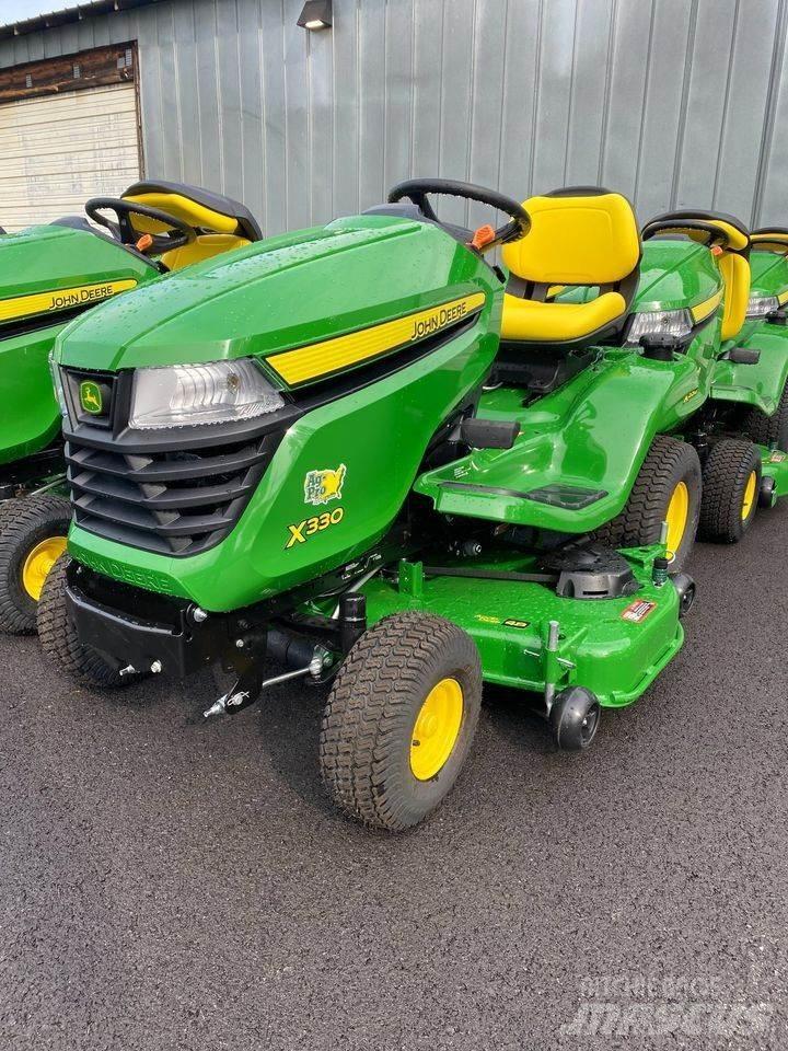 John Deere X330 Kompakte traktorer