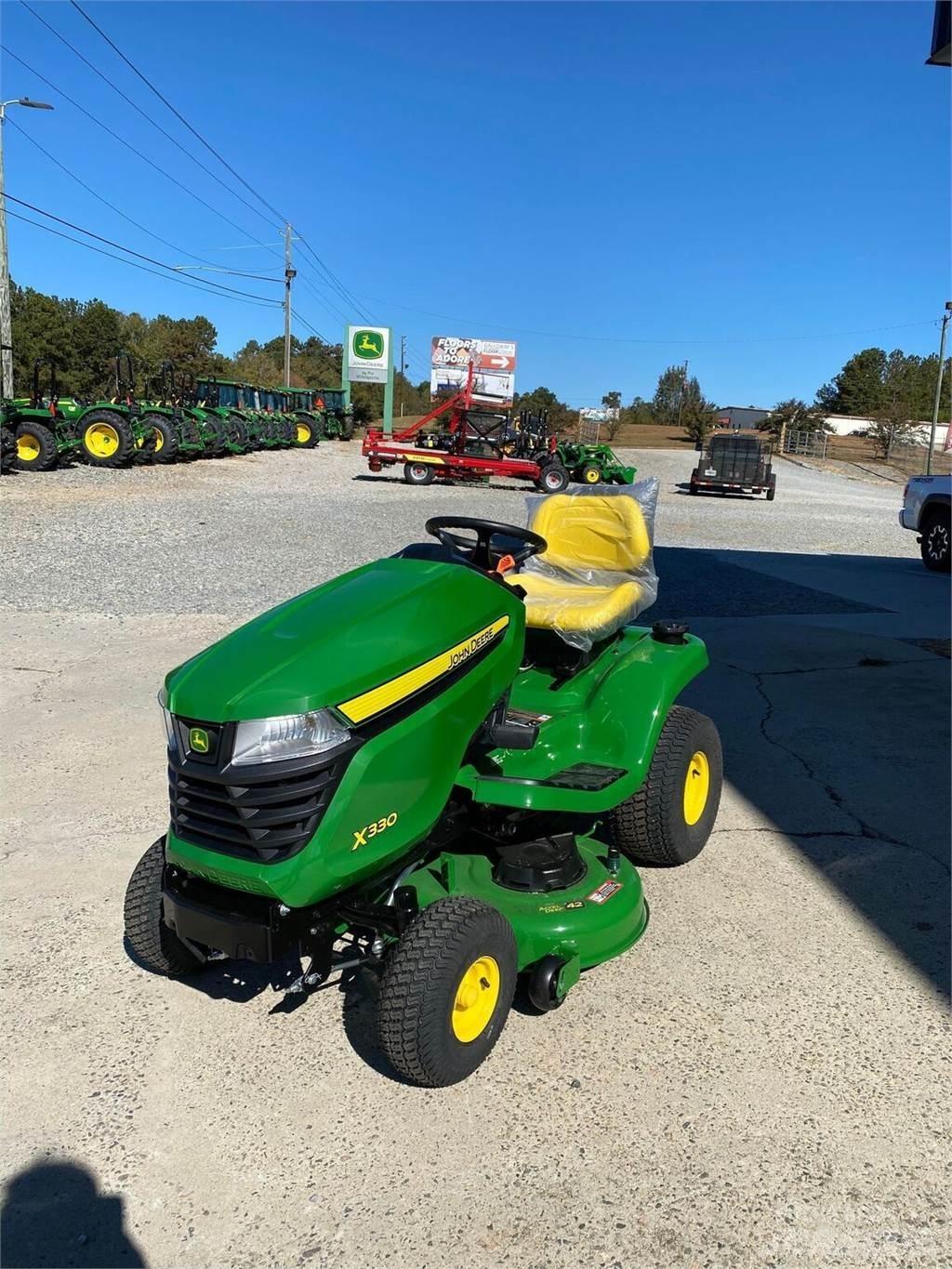 John Deere X330 Kompakte traktorer