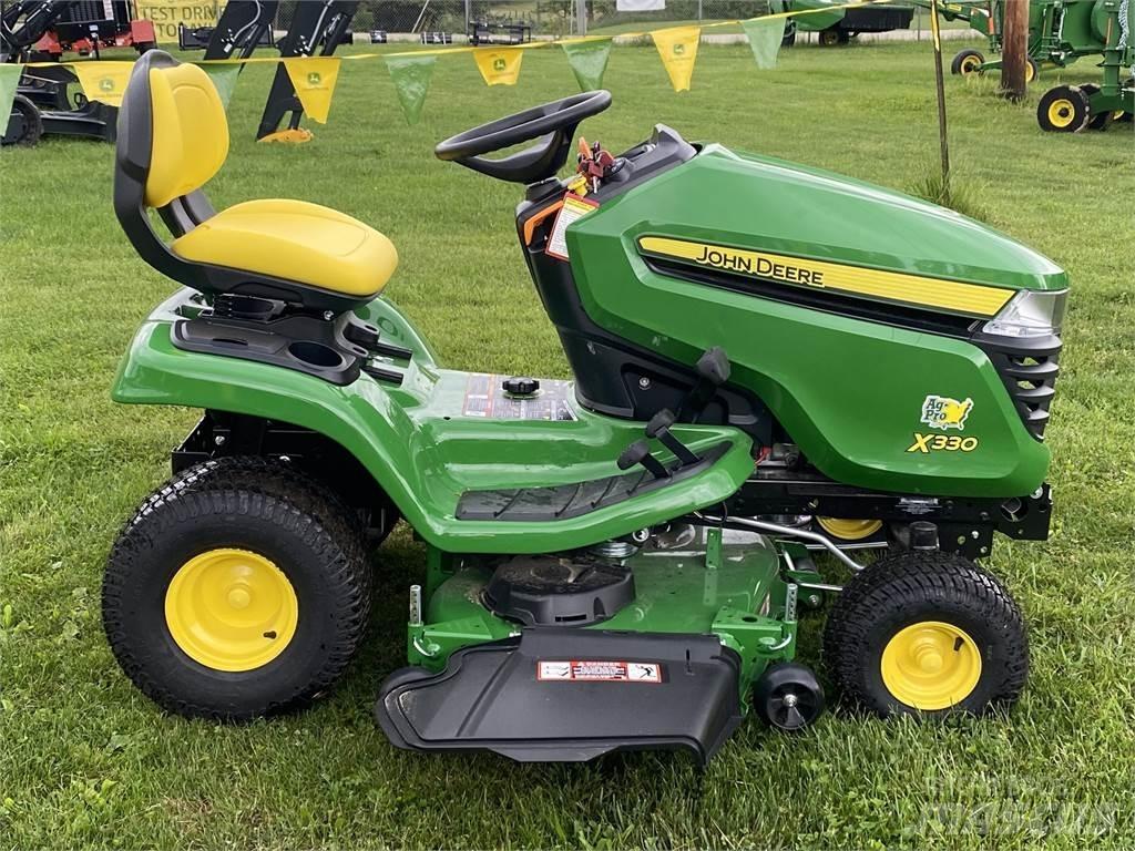 John Deere X330 Kompakte traktorer