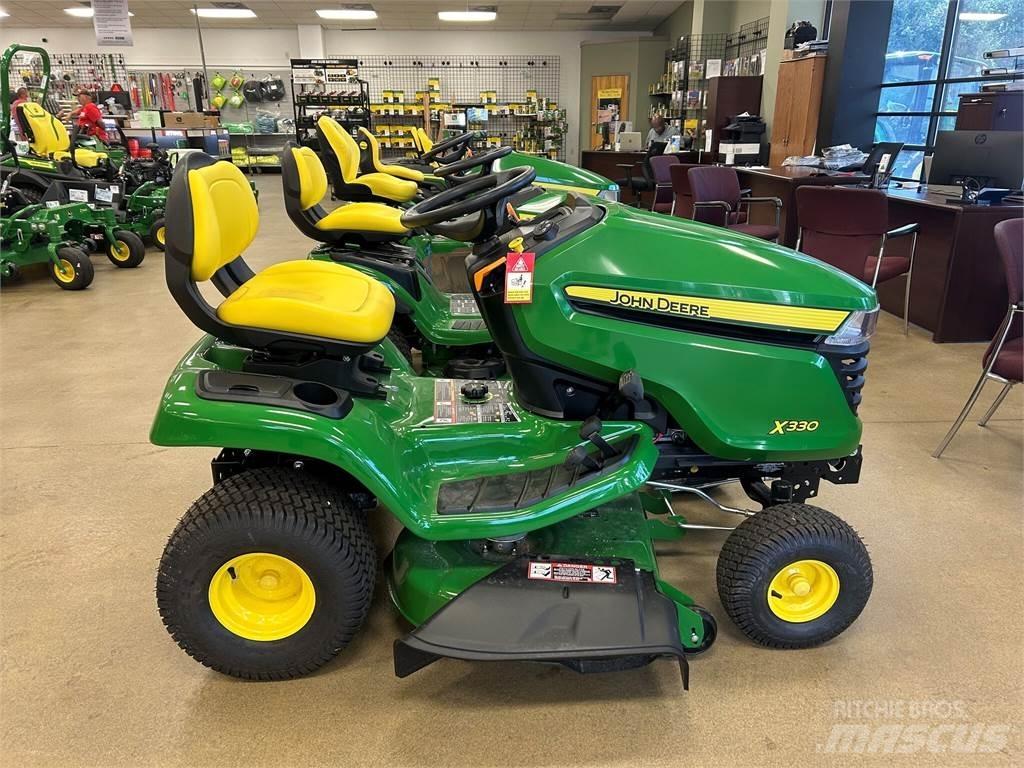 John Deere X330 Kompakte traktorer