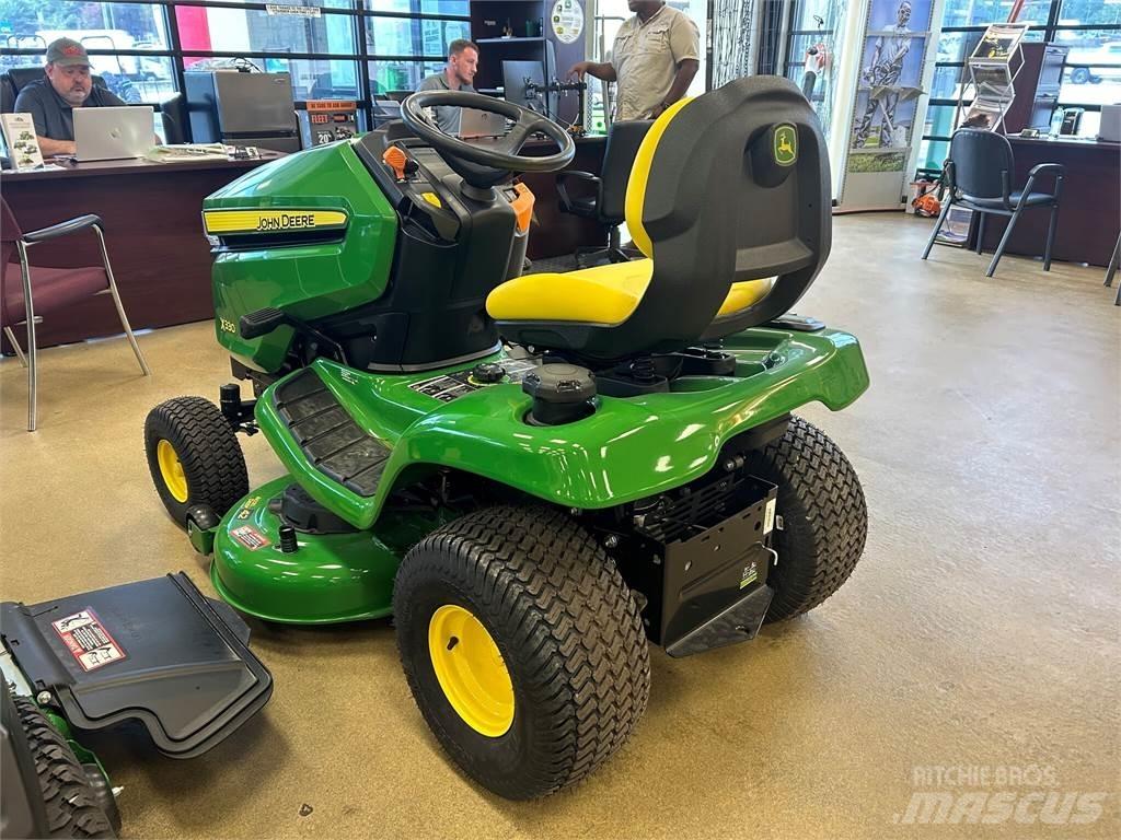 John Deere X330 Kompakte traktorer