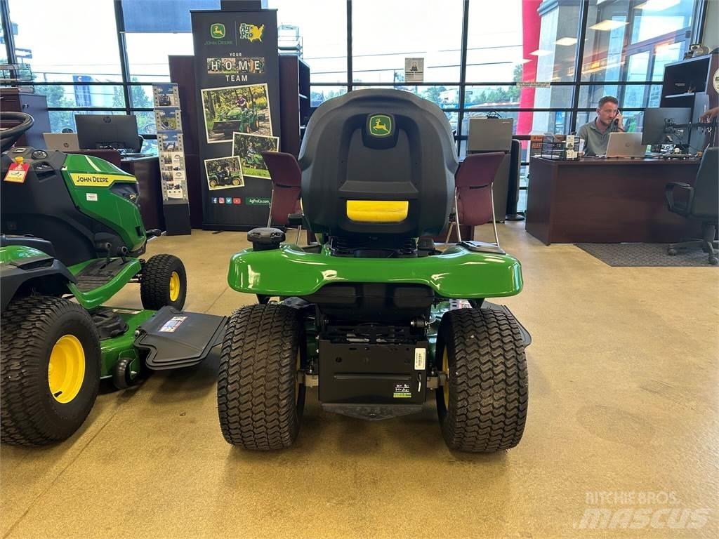 John Deere X330 Kompakte traktorer