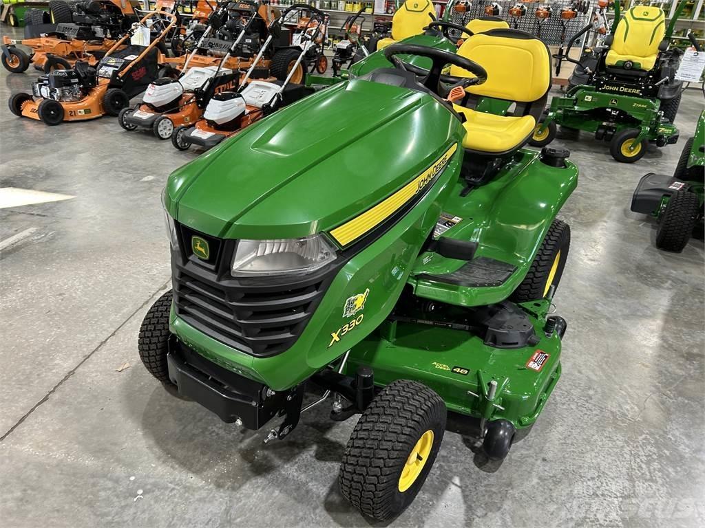 John Deere X330 Kompakte traktorer