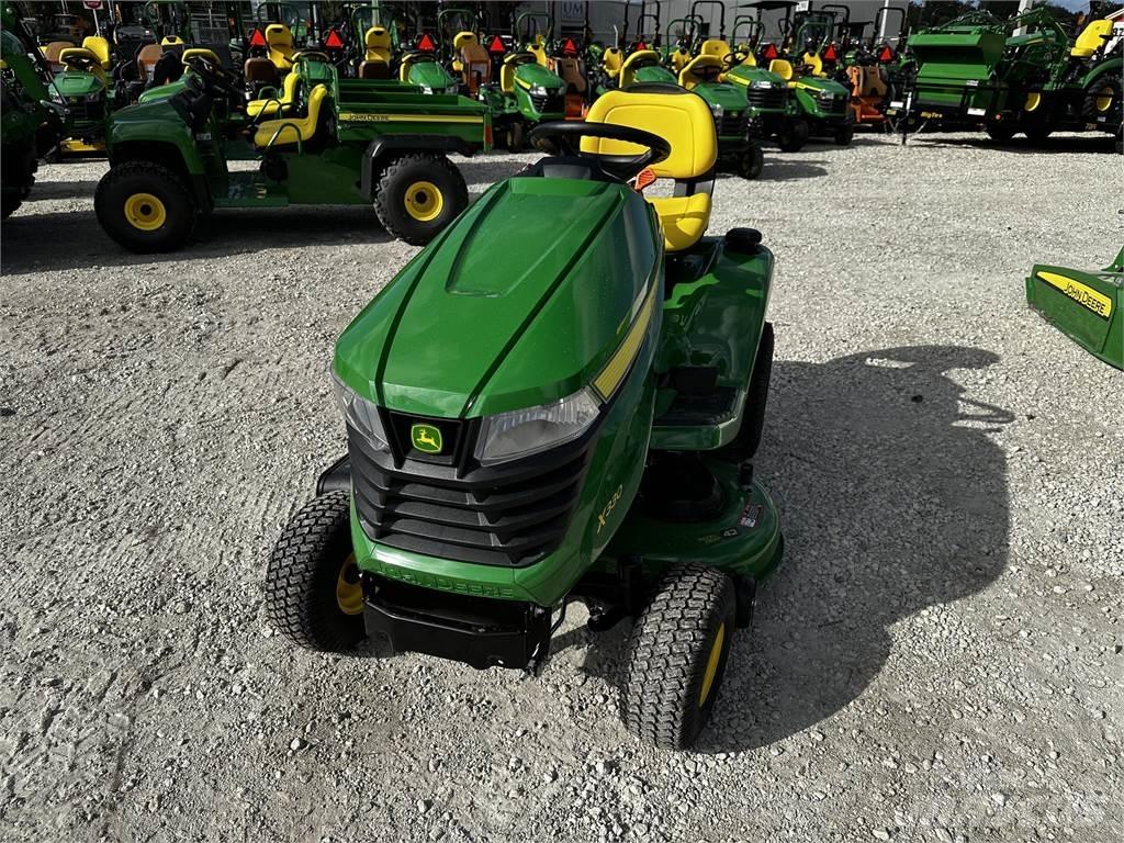 John Deere X330 Kompakte traktorer