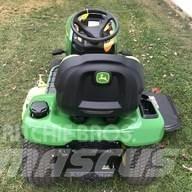 John Deere X330 Kompakte traktorer