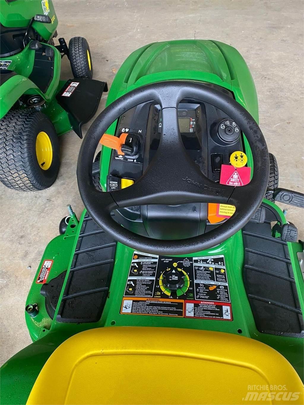 John Deere X330 Kompakte traktorer