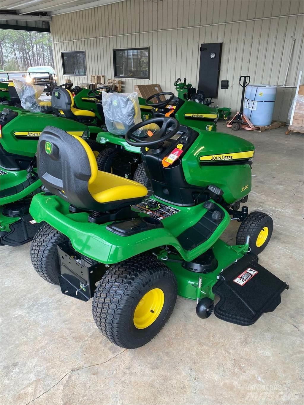 John Deere X330 Kompakte traktorer