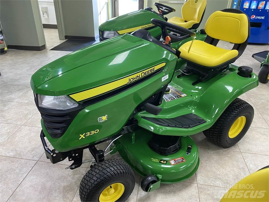 John Deere X330 Kompakte traktorer