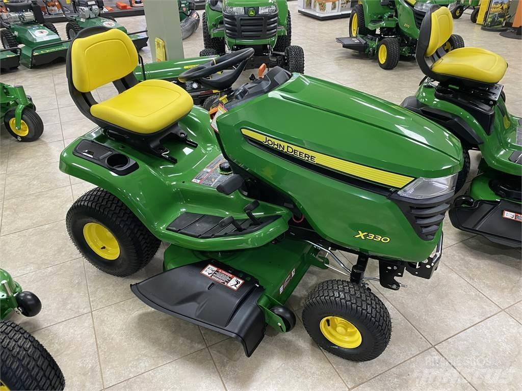 John Deere X330 Kompakte traktorer
