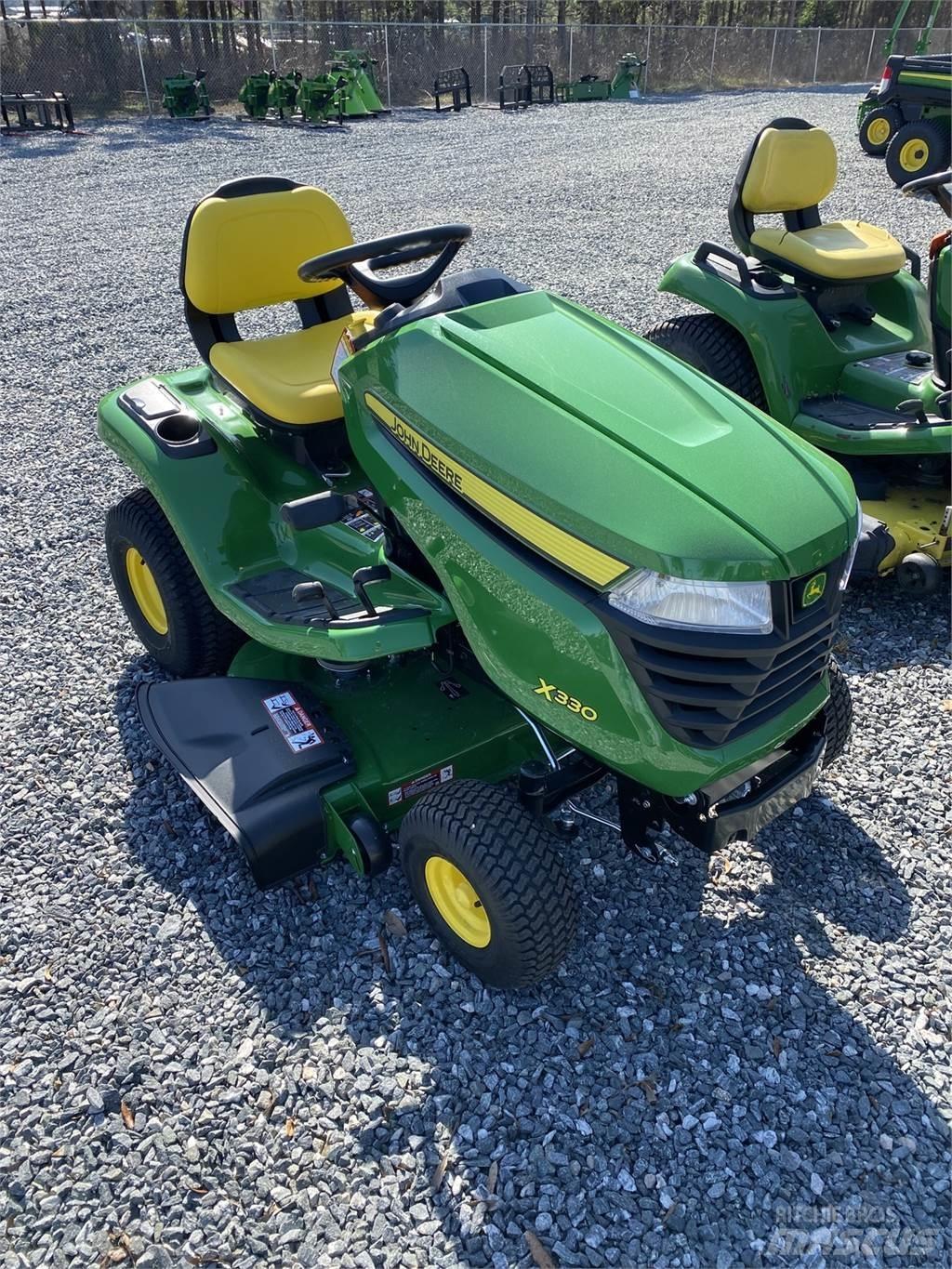John Deere X330 Kompakte traktorer