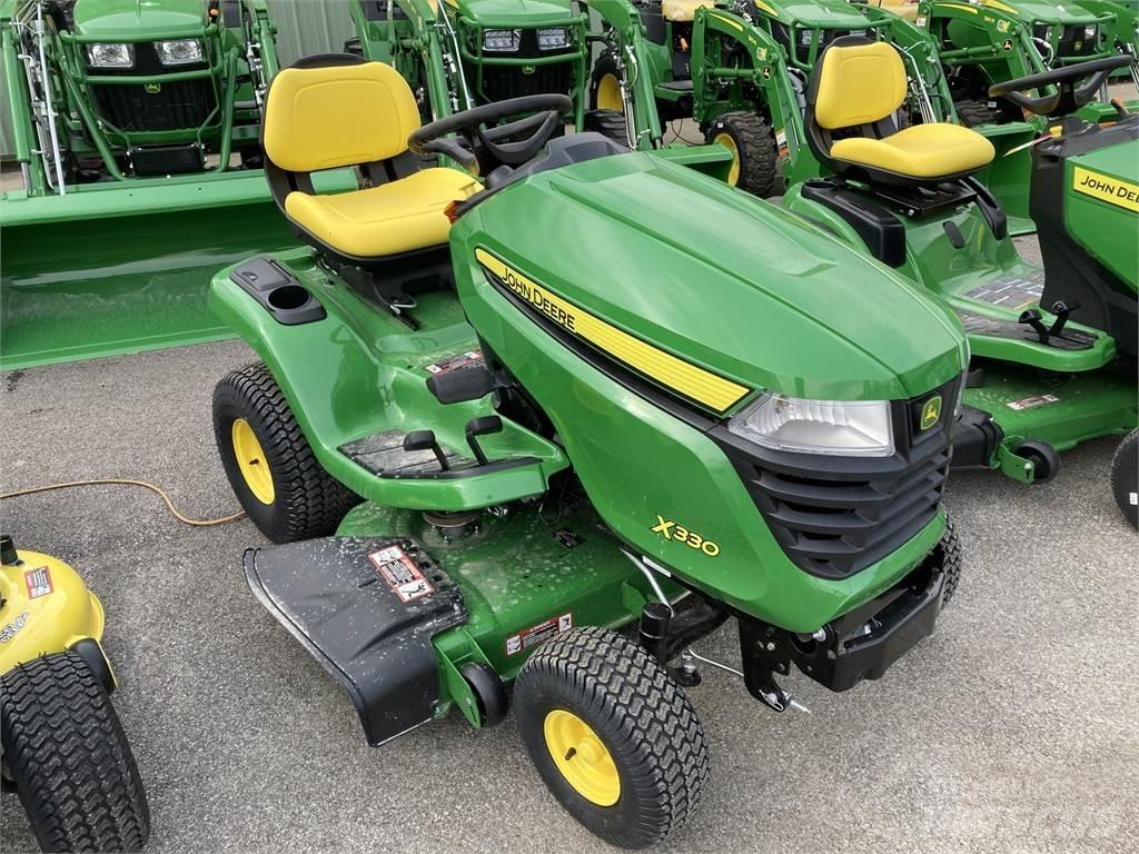 John Deere X330 Kompakte traktorer