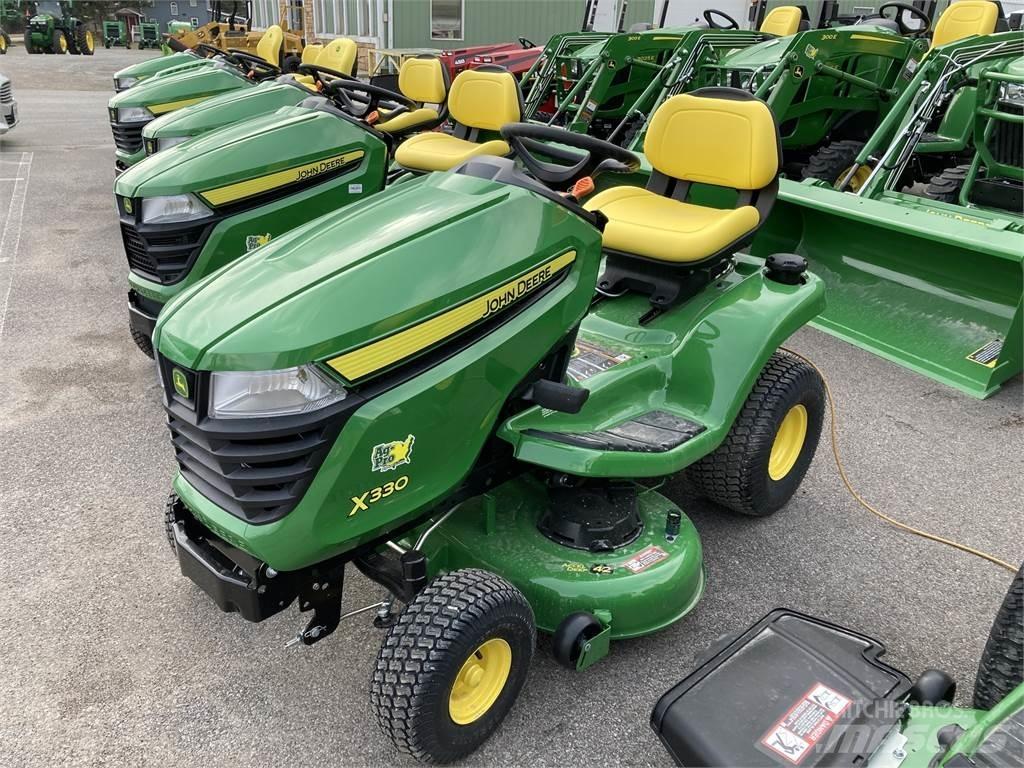 John Deere X330 Kompakte traktorer