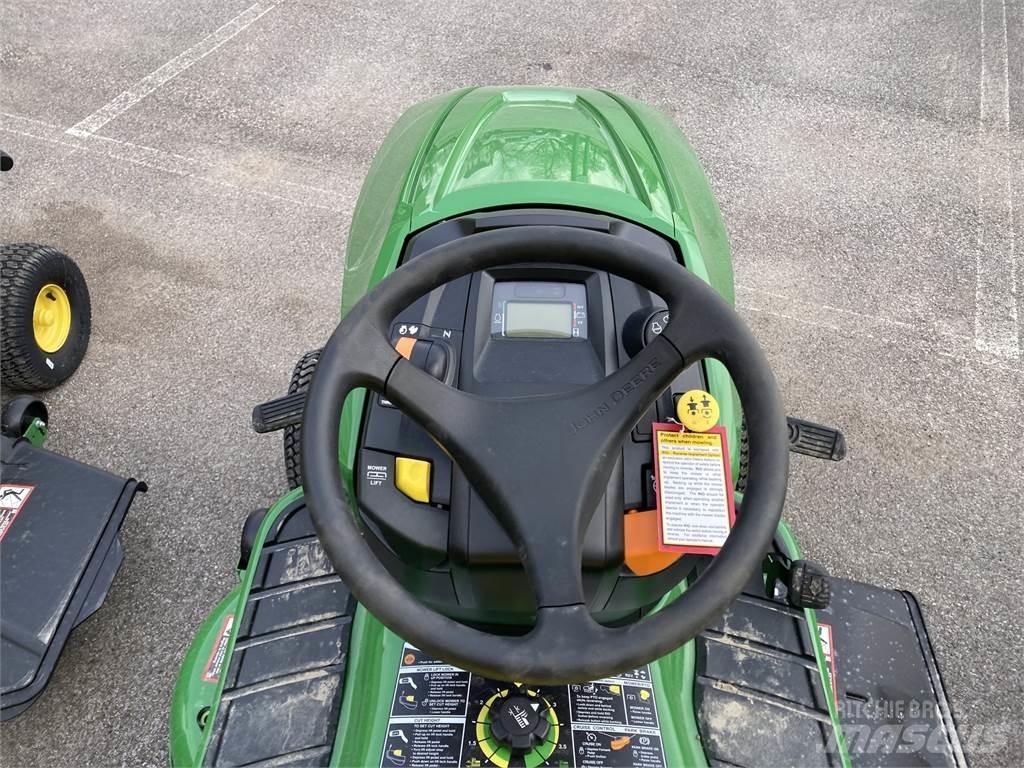 John Deere X330 Kompakte traktorer