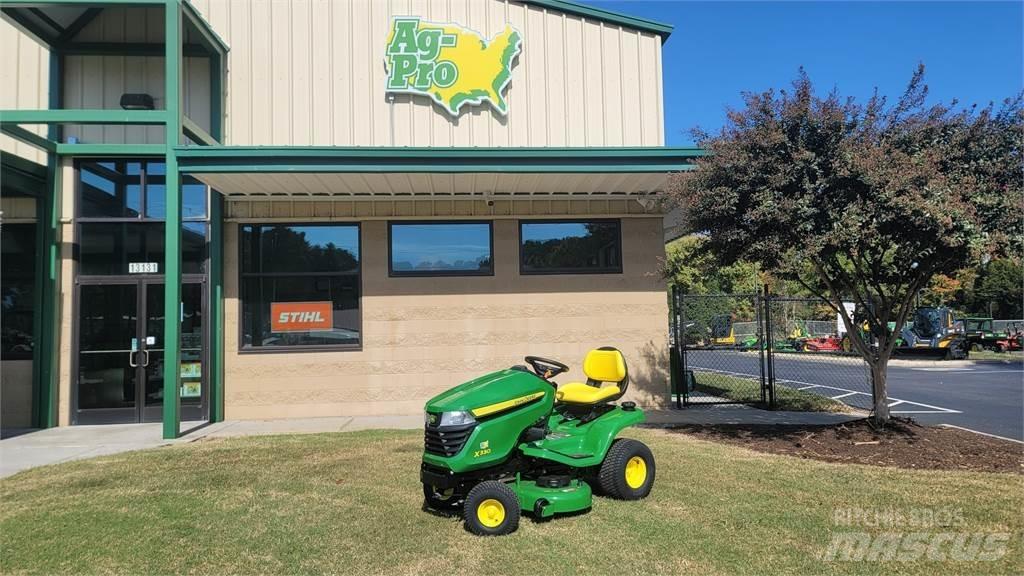 John Deere x330 Kompakte traktorer