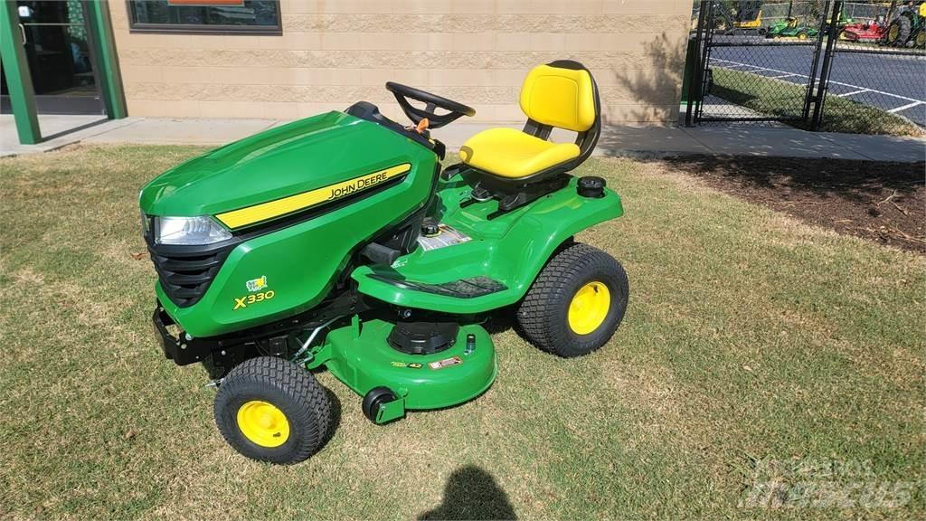 John Deere x330 Kompakte traktorer