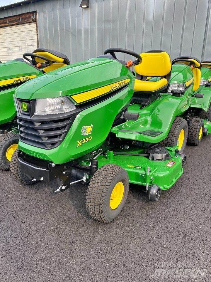 John Deere X330 Kompakte traktorer