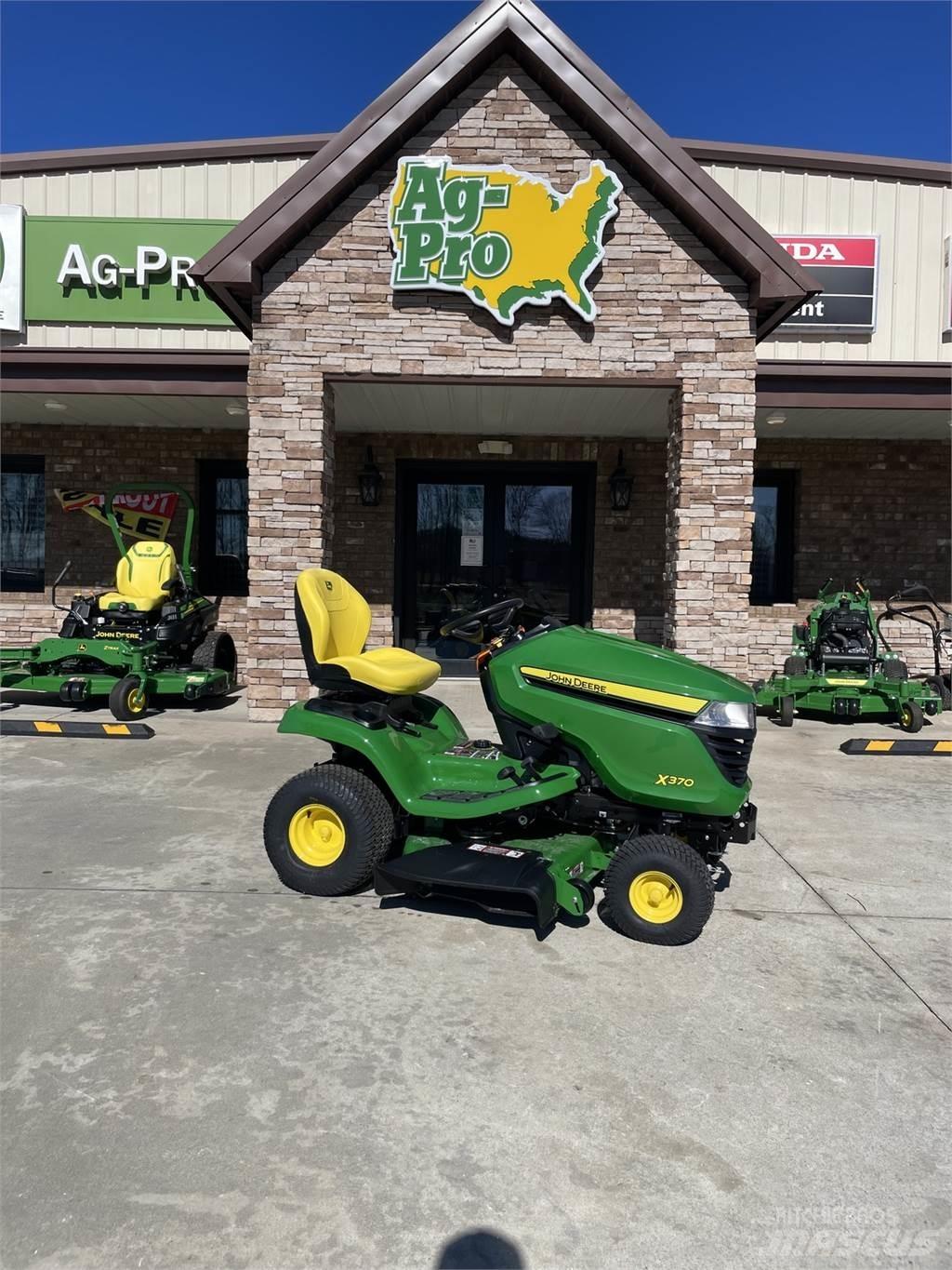 John Deere X370 Kompakte traktorer