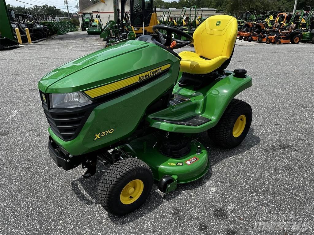 John Deere X370 Kompakte traktorer