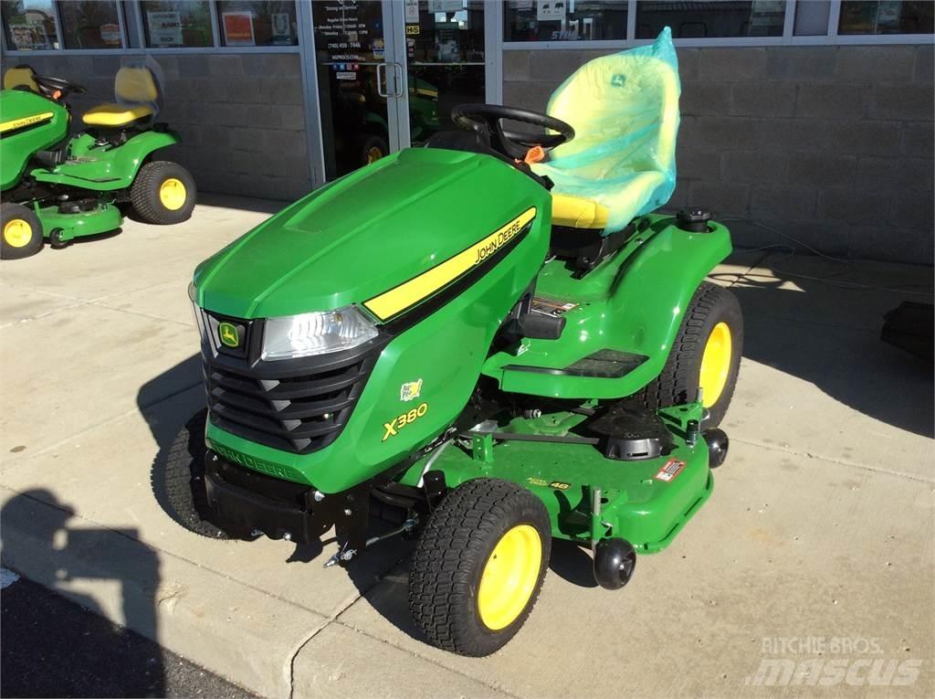John Deere X380 Kompakte traktorer