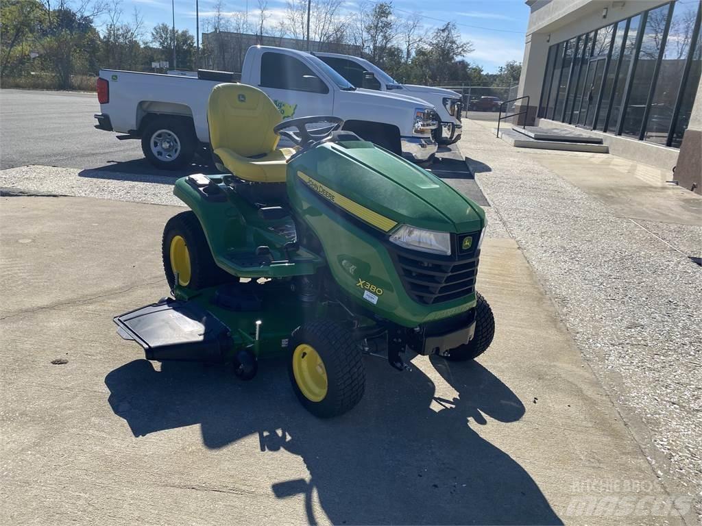 John Deere X380 Kompakte traktorer