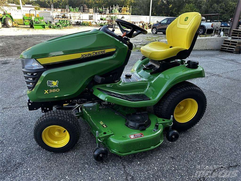John Deere X380 Kompakte traktorer