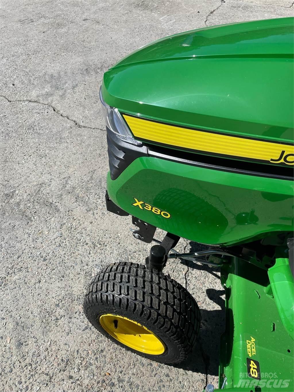 John Deere X380 Kompakte traktorer