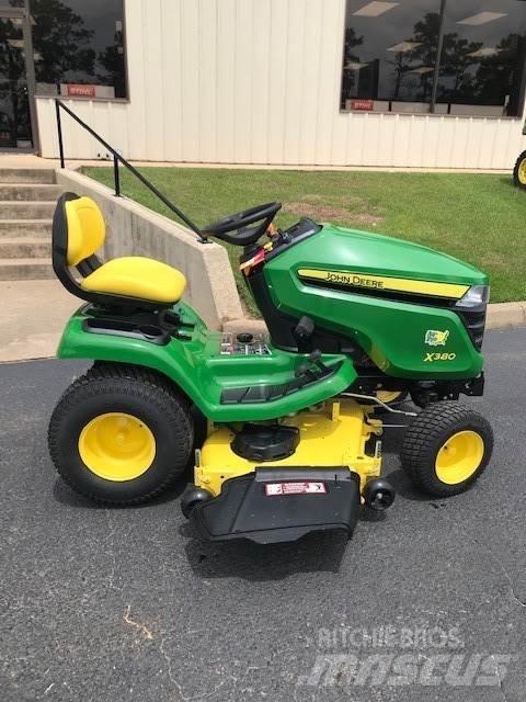 John Deere X380 Kompakte traktorer