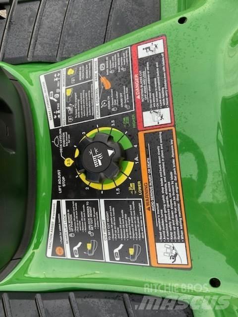 John Deere X380 Kompakte traktorer