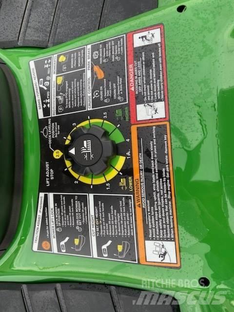 John Deere X380 Kompakte traktorer