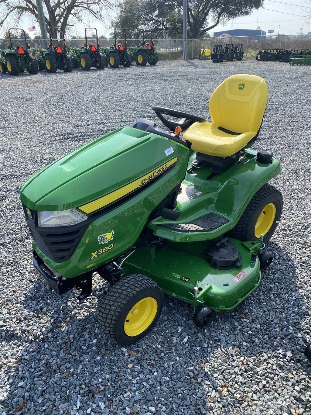 John Deere X380 Kompakte traktorer