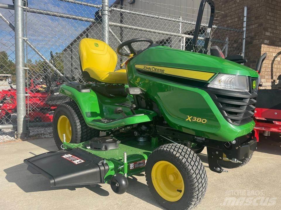 John Deere X380 Kompakte traktorer